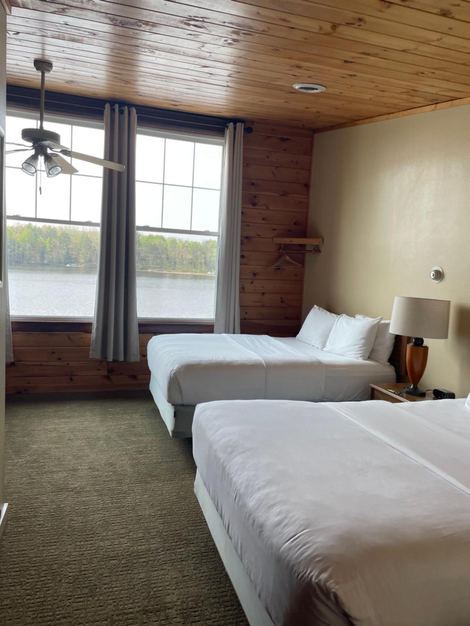 Hanging Horn Lakeside Resort Moose Lake Ngoại thất bức ảnh