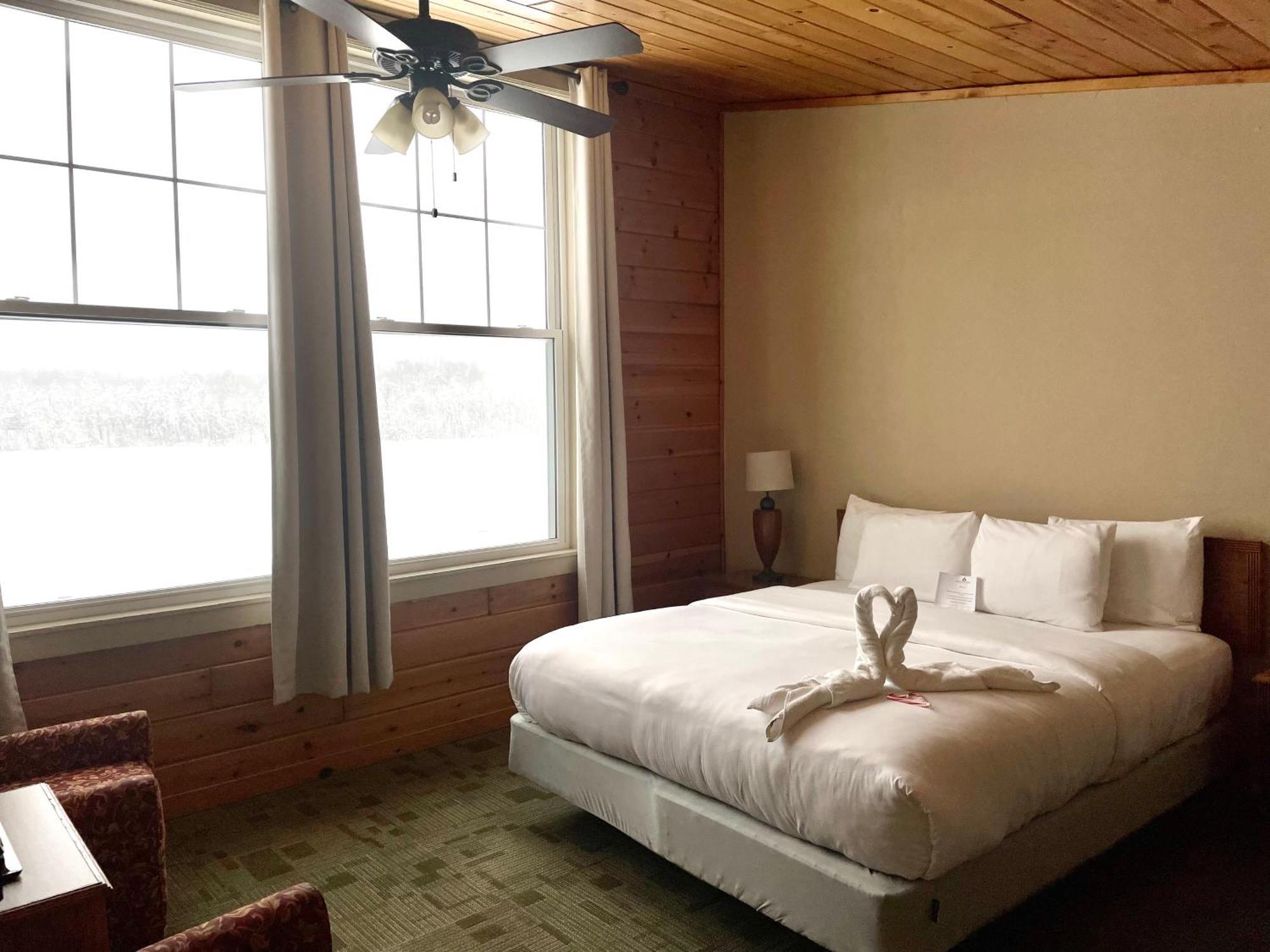 Hanging Horn Lakeside Resort Moose Lake Ngoại thất bức ảnh
