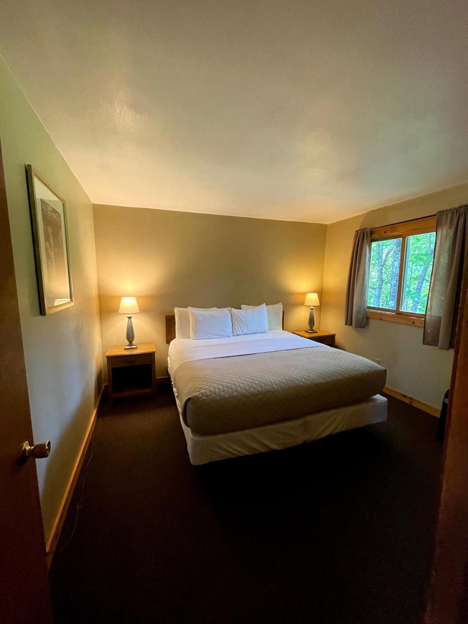 Hanging Horn Lakeside Resort Moose Lake Ngoại thất bức ảnh