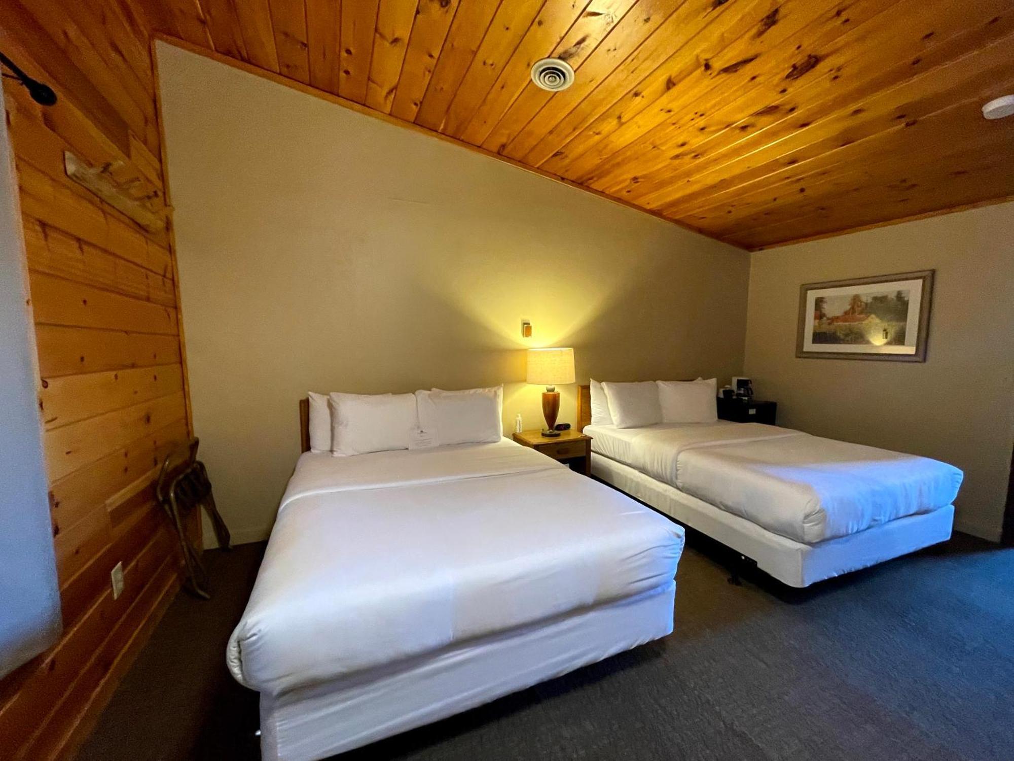 Hanging Horn Lakeside Resort Moose Lake Ngoại thất bức ảnh