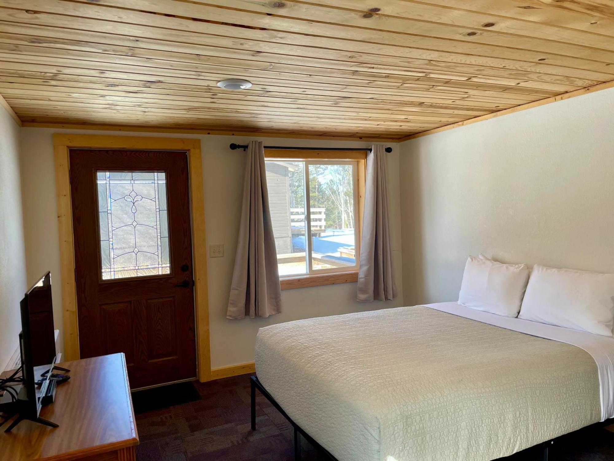 Hanging Horn Lakeside Resort Moose Lake Ngoại thất bức ảnh