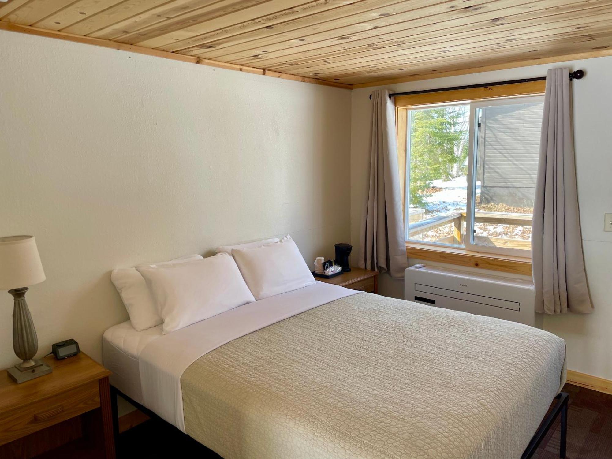 Hanging Horn Lakeside Resort Moose Lake Ngoại thất bức ảnh