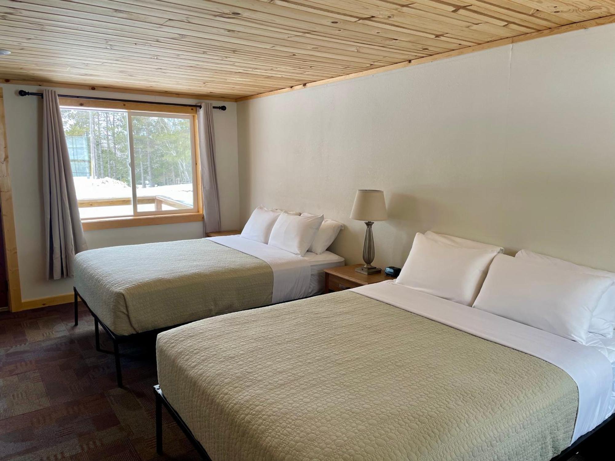 Hanging Horn Lakeside Resort Moose Lake Ngoại thất bức ảnh